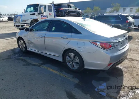 2015 Hyundai Sonata Hybrid Limited z USA, uszkodzony, nr VIN KMHEC4A44FA132201